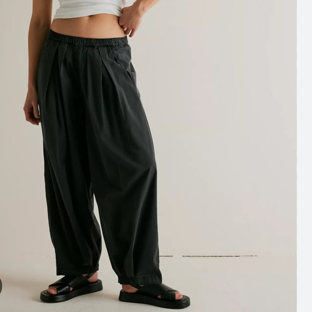 BRAND NEW WITH TAGS Free People To the Sky Parachute Pants Black Large